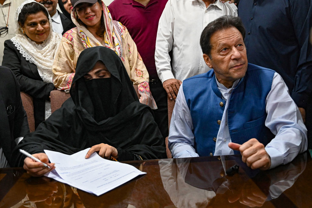 Former Pakistan Pm Imran Khan And Wife Bushra Bibi Convicted In Graft