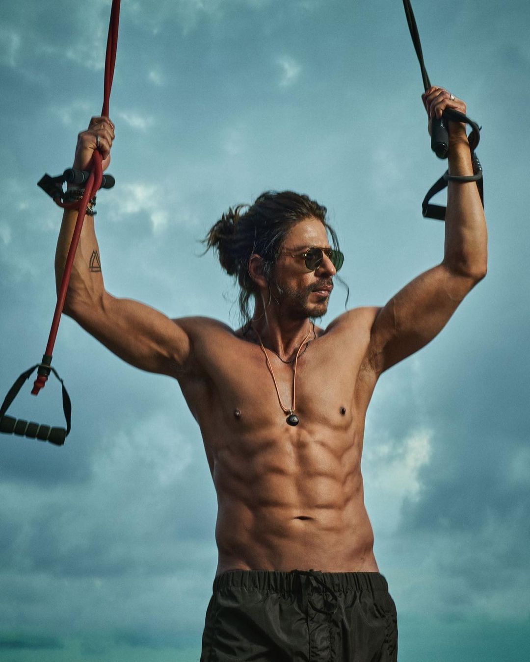 shah-rukh-khan-took-4-years-to-attain-a-toned-physique-for-pathaan-his