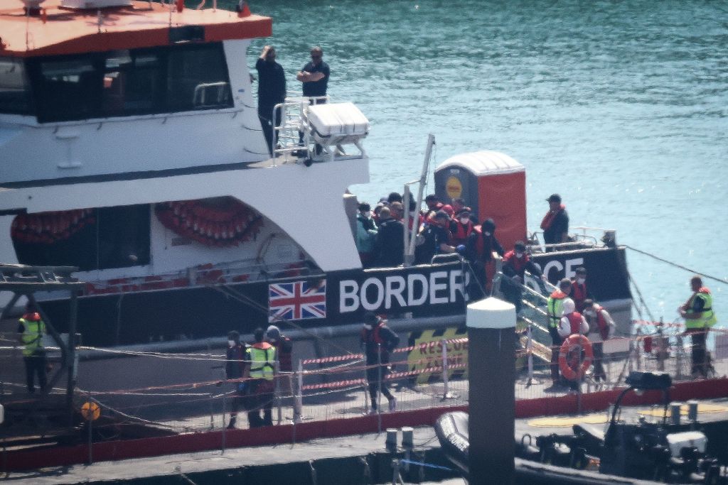 Number Of Migrants Arriving In UK In Small Boats Tops 10,000 This Year ...