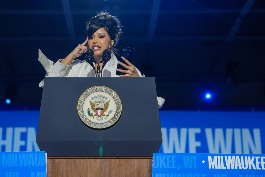 Cardi B Breaks Silence Over Viral Teleprompter Glitch At Kamala Harris ...