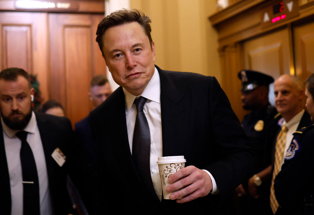 Time Traveler Predicts Trump-musk Fallout In 2025, Hints At Billionaire 